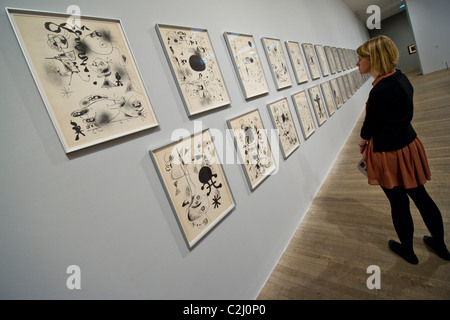 La Joan Miro, Scala di fuga mostra apre alla Tate Modern. Esso è congiuntamente curata da Matthew Gale e Marko Daniel Foto Stock