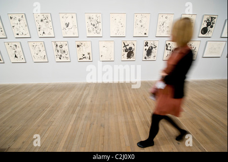 La Joan Miro, Scala di fuga mostra apre alla Tate Modern. Esso è congiuntamente curata da Matthew Gale e Marko Daniel Foto Stock