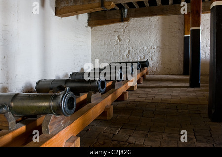 Cannone di barili immagazzinati nel magazzino di polvere da sparo a Upnor Castle. Fotografia di Gordon Scammell Foto Stock