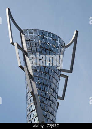 Lo spirito sportivo di scultura, un pezzo di arte pubblica adiacente a Bolton Wanderer's Reebok (ora Macron Stadium) in Horwich, Bolton, Lancashire Foto Stock