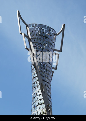 Lo spirito sportivo di scultura, un pezzo di arte pubblica adiacente a Bolton Wanderer's Reebok (ora Macron Stadium) in Horwich, Bolton, Lancashire Foto Stock