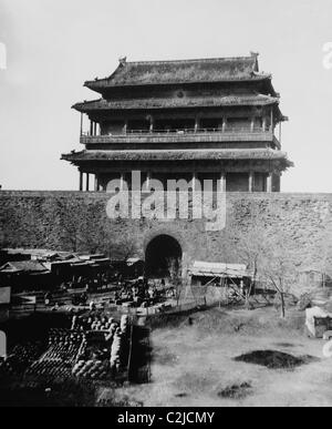 Cancello principale di Pechino Cina durante la Ribellione Boxer Foto Stock