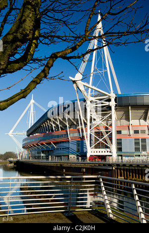 Millennium Stadiuum fromFithamon Embankment, Cardiff, Galles del Sud, Regno Unito. Foto Stock