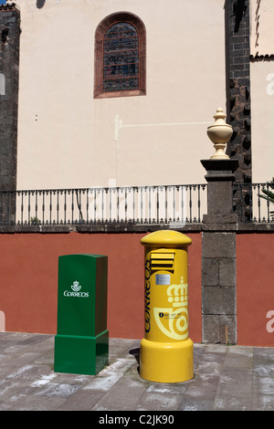 Il giallo spagnolo ufficio postale mailbox Foto Stock