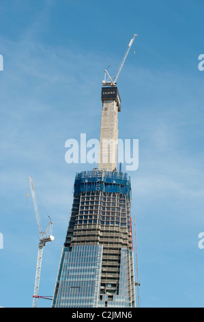 Il coccio. Un nuovo edificio in costruzione vicino al London Bridge, Londra, Inghilterra, Regno Unito. (Visto qui a metà aprile 2011) Foto Stock