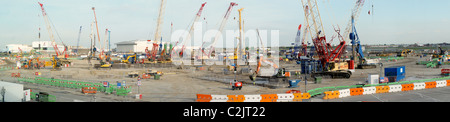 Vista panoramica del sito in costruzione presso l'aeroporto di Heathrow di Londra, Inghilterra, Regno Unito Foto Stock