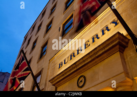 Burberry store, New Bond Street, Londra la sera Foto Stock