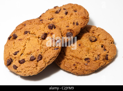 Una pila di tre biscotti al cioccolato Foto Stock