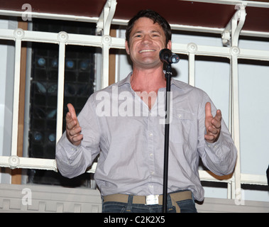 Steve Backshall apertura del mondo vivente mostra, Manchester Museum Regno Unito Foto Stock