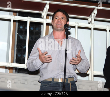 Steve Backshall apertura del mondo vivente mostra, Manchester Museum Regno Unito Foto Stock