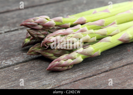 Appena tagliata asparagi organico Foto Stock