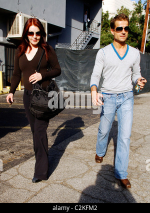 Priscilla Presley e Louis Van Amstel ABC Ballando con le stelle i concorrenti fuori 3rd Street Dance Studio in Occidente Foto Stock