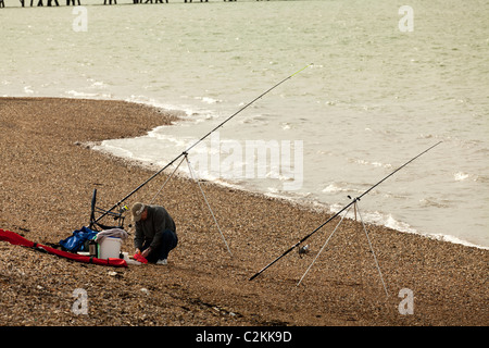 Mare pesca al largo di ciottoli su Southampton acqua a Hamble Foto Stock