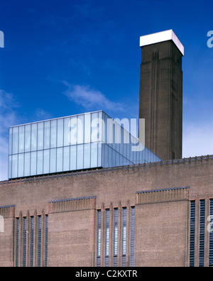 La Tate Modern di Londra. Originariamente progettato da Sir Giles Gilbert Scott, 1947-63. Convertito da Herzog & de Meuron, 1997. Foto Stock