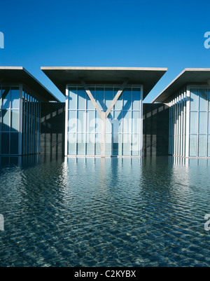 Il Museo di Arte Moderna di Fort Worth, Texas (2002) esterno Y-Struttura con acqua. Foto Stock