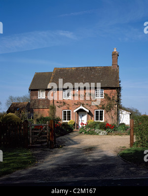 Case inglesi, Cottage in West Sussex. Nel complesso esterno. Foto Stock