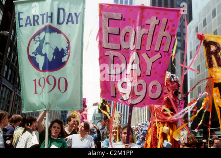 La giornata della terra parata e festival di New York il giorno di terra, 22 aprile 1990. (© Francesca M. Roberts) Foto Stock