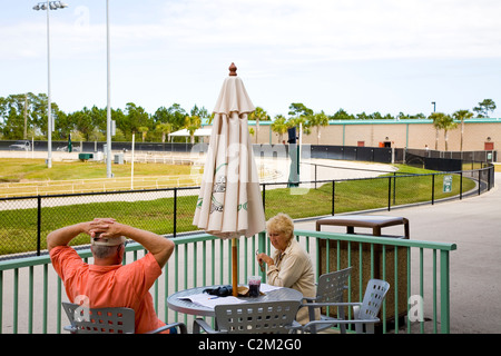 Daytona Beach Kennel Club offre il Greyhound Racing azione e una sala da poker, il tutto in un ambiente lussuoso in Daytona Beach, FL Foto Stock