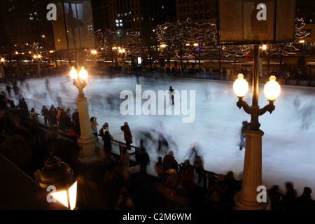 Pattinaggio sul ghiaccio in MILLENNIUM PARK Chicago STATI UNITI D'AMERICA 30 Dicembre 2010 Foto Stock