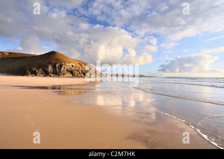 Cappella Porth Beach vicino a Sant Agnese in Cornovaglia acquisite a bassa marea Foto Stock