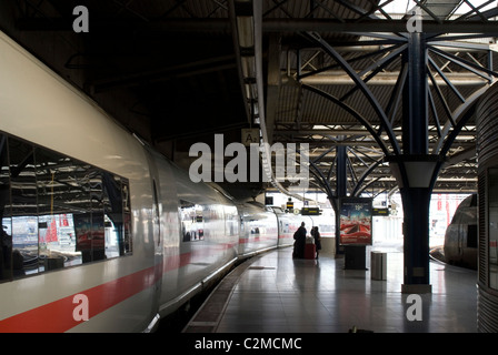 ICE (Intercity Express) treno, Bruxelles stazione Zuid, Bruxelles, Belgio Foto Stock