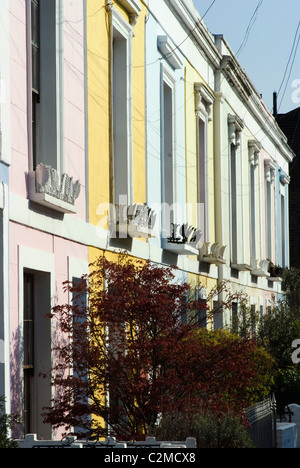 Color pastello case a schiera, Kentish Town, Londra Foto Stock