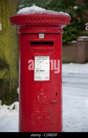 Royal Mail letter box nella neve.Casella Postale, letter box Foto Stock