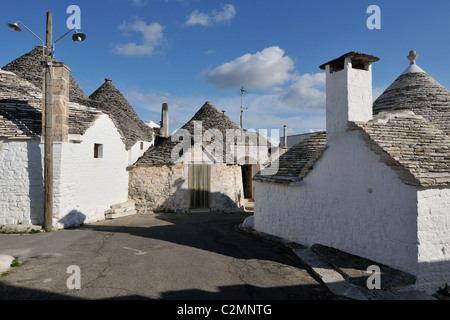 Alberobello. La Puglia. L'Italia. Trulli, Aia Piccola, Alberobello. Foto Stock