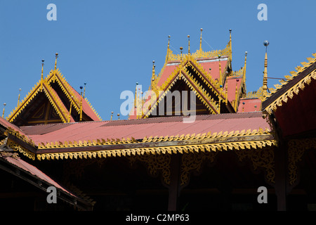 Stile birmano tempio Wat Sirong Muang, Lampang Thailandia Foto Stock