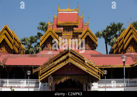 Stile birmano tempio Wat Sirong Muang, Lampang Thailandia Foto Stock