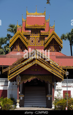 Stile birmano tempio Wat Sirong Muang, Lampang Thailandia Foto Stock