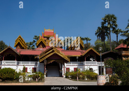 Stile birmano tempio Wat Sirong Muang, Lampang Thailandia Foto Stock