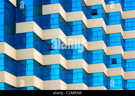 Edificio in vetro, Oasis Hotel Panorama, sobborgo di Miramar, Havana, Cuba Foto Stock