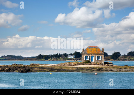 Piccolo Fisherman's cottage su un isola a Saint Cado, Morbihan, in Bretagna, in Francia, in Europa Foto Stock