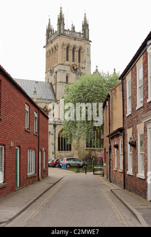 Selby Abbey visto dalla Chiesa Lane a nord dell'Abbazia Foto Stock