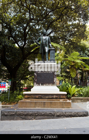 Una statua di Thomas Sutcliffe Mort a Sydney. Mort era un australiano pioniere industriale. Egli ha stabilito la lana del mercato. Foto Stock