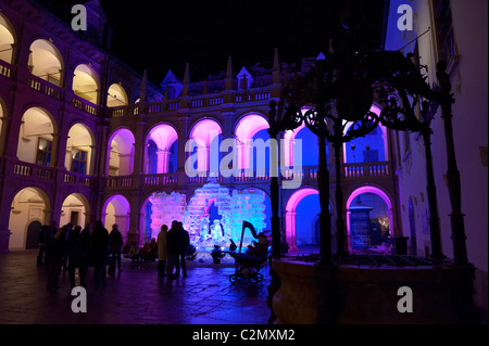 La presepe di ghiaccio che si tiene ogni anno nel cortile storico della Landhaus, Graz Austria AT Foto Stock