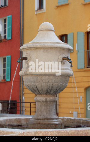 Il pittoresco villaggio provenzale di Lorgues Foto Stock