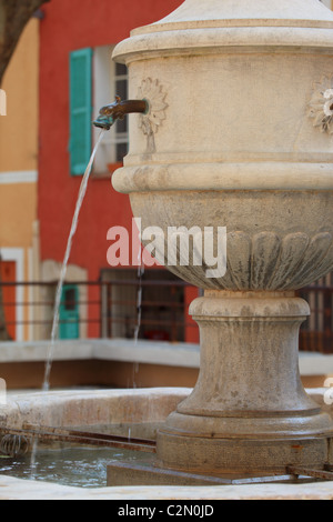 Il pittoresco villaggio provenzale di Lorgues Foto Stock