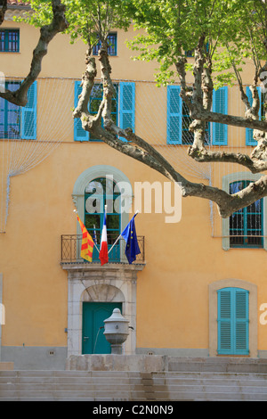 Il pittoresco villaggio provenzale di Lorgues Foto Stock