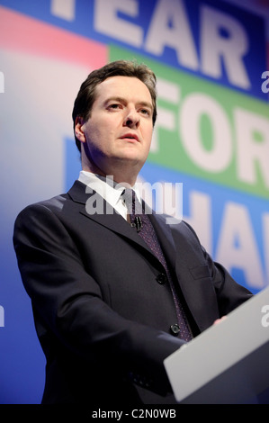 George Osbourne MP risolve il primo giorno di primavera conservatore Forum, Brighton, 27 febbraio 2010. Foto Stock