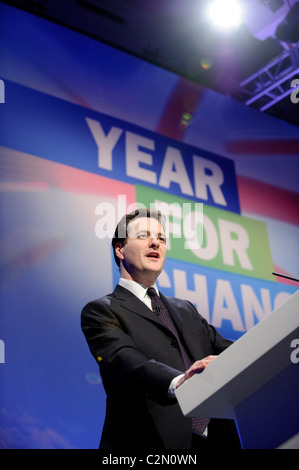 George Osbourne MP risolve il primo giorno di primavera conservatore Forum, Brighton, 27 febbraio 2010. Foto Stock