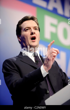 George Osbourne MP risolve il primo giorno di primavera conservatore Forum, Brighton, 27 febbraio 2010. Foto Stock