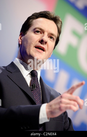 George Osbourne MP risolve il primo giorno di primavera conservatore Forum, Brighton, 27 febbraio 2010. Foto Stock