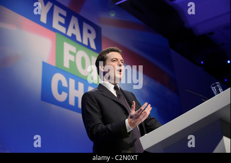 George Osbourne MP risolve il primo giorno di primavera conservatore Forum, Brighton, 27 febbraio 2010. Foto Stock