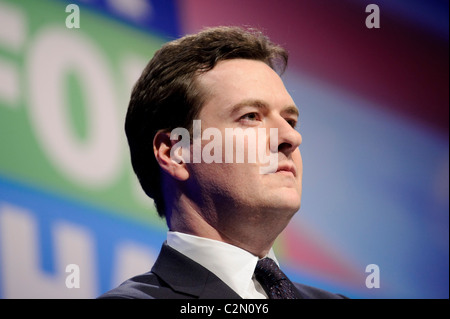 George Osbourne MP risolve il primo giorno di primavera conservatore Forum, Brighton, 27 febbraio 2010. Foto Stock