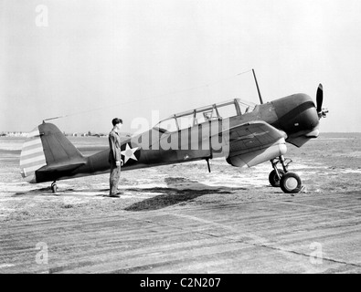 Curtiss-Wright CW-22 era un 1940s generale americano-scopo della formazione avanzata monoplan aeromobili. Curtiss SNC-1 Falcon. Foto Stock