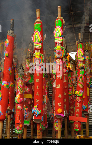 Giant candele offerte per merito , vegetariana festival a San Jao Sieng Kong santuario , wat cantato heng yee, Chinatown , Bangkok, Foto Stock