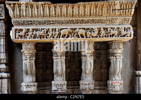 Sculture su Stepwell ( Adalaj vav) in Gujarath, India Foto Stock