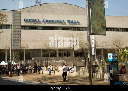 Royal Festival Hall, South Bank di Londra, Inghilterra Foto Stock